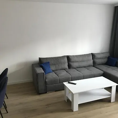аpartment With Garage Daire *