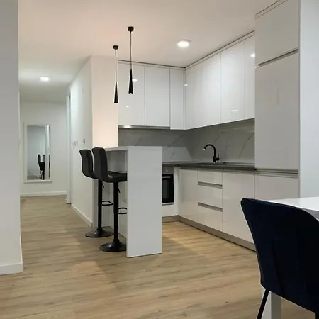 аpartment With Garage Daire Foca