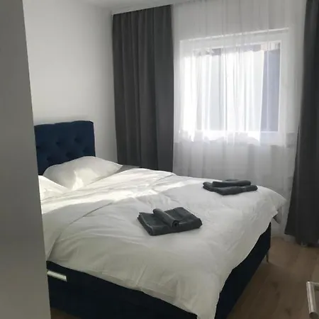 аpartment With Garage Daire Foca