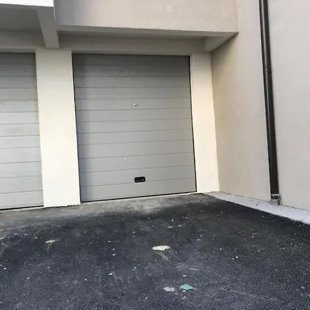 аpartment With Garage *