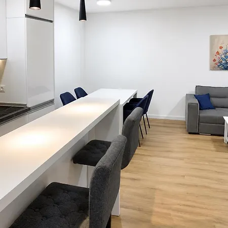 аpartment With Garage Daire *