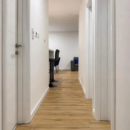 аpartment With Garage Daire Foca