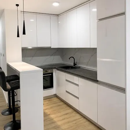 аpartment With Garage Foca